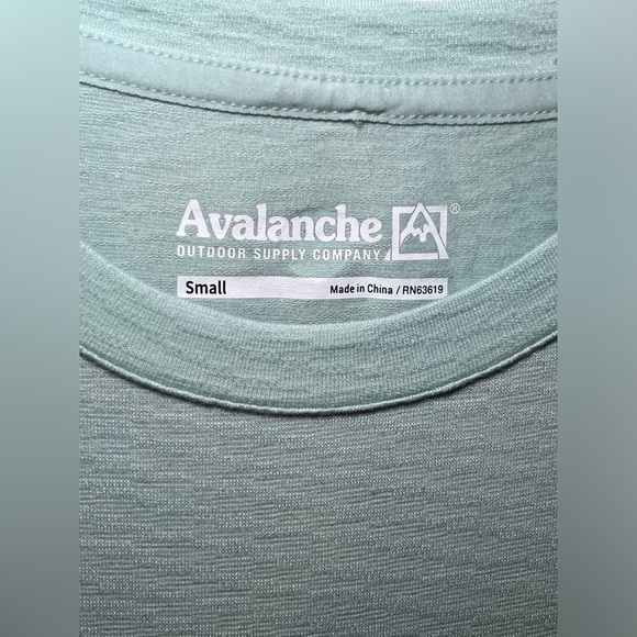 Avalanche Outdoor Supply Company Women’s size small short sleeve teal T-shirt - Picture 4 of 6